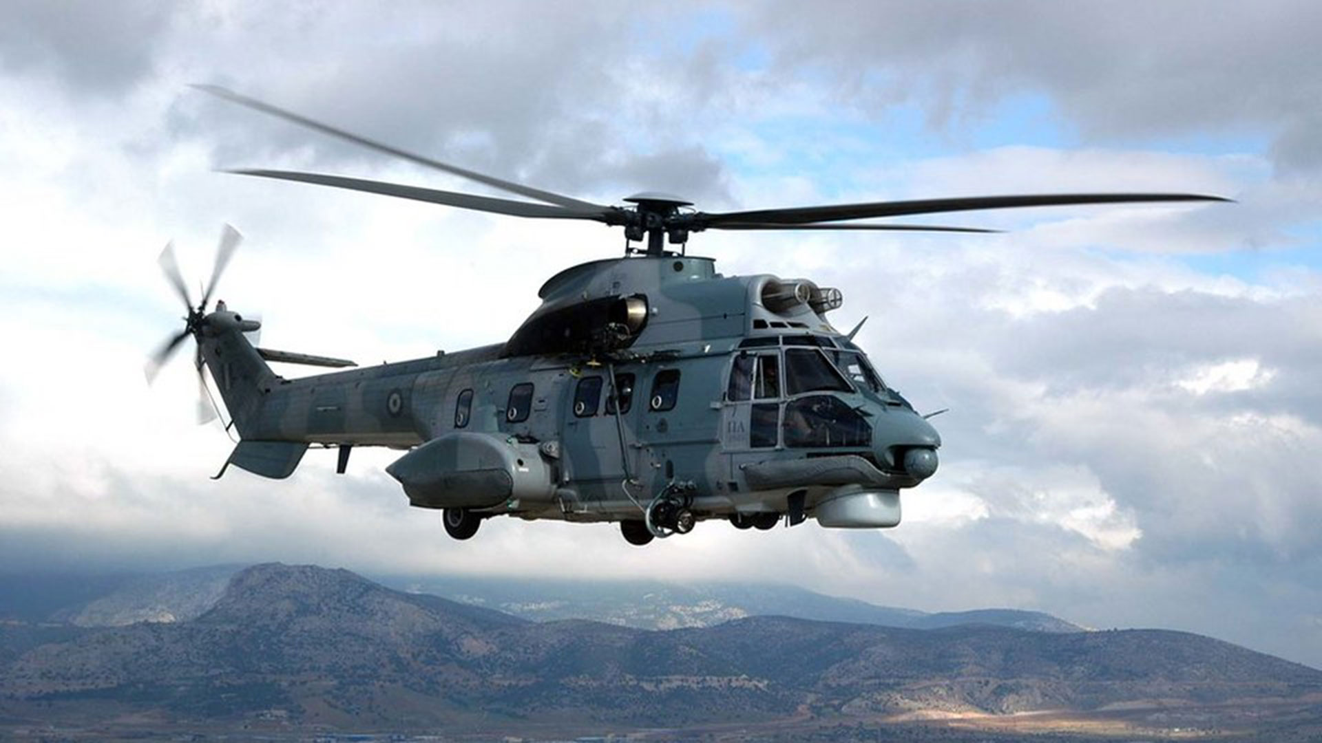 Αεροδιακομιδή 40χρονου ναυτικού με Super Puma στο νοσοκομείο Χανίων (βίντεο)