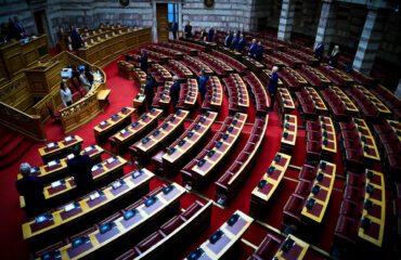Η ΝΔ προτείνει αναθεώρηση του Συντάγματος σε περιουσία, στέγαση και «κλιματική αλλαγή»