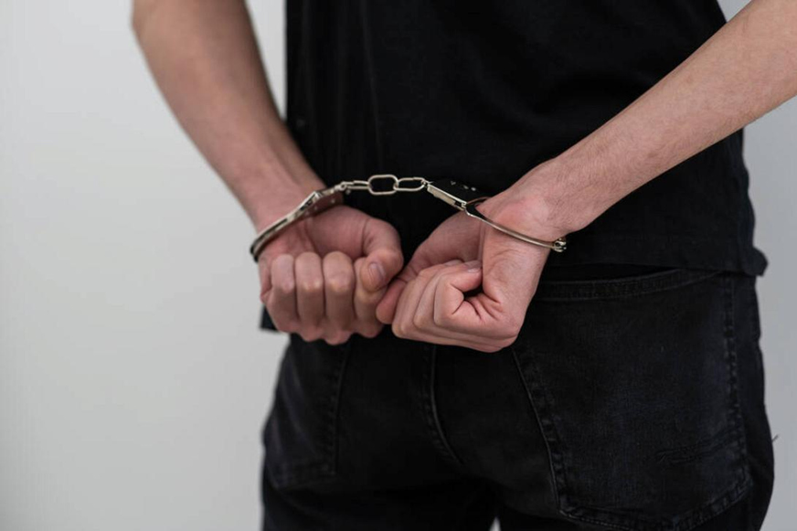 Βούλα: Συνελήφθησαν δύο 15χρονοι για ληστεία σε βάρος 17χρονου – Τον κτύπησαν και του άρπαξαν το πατίνι
