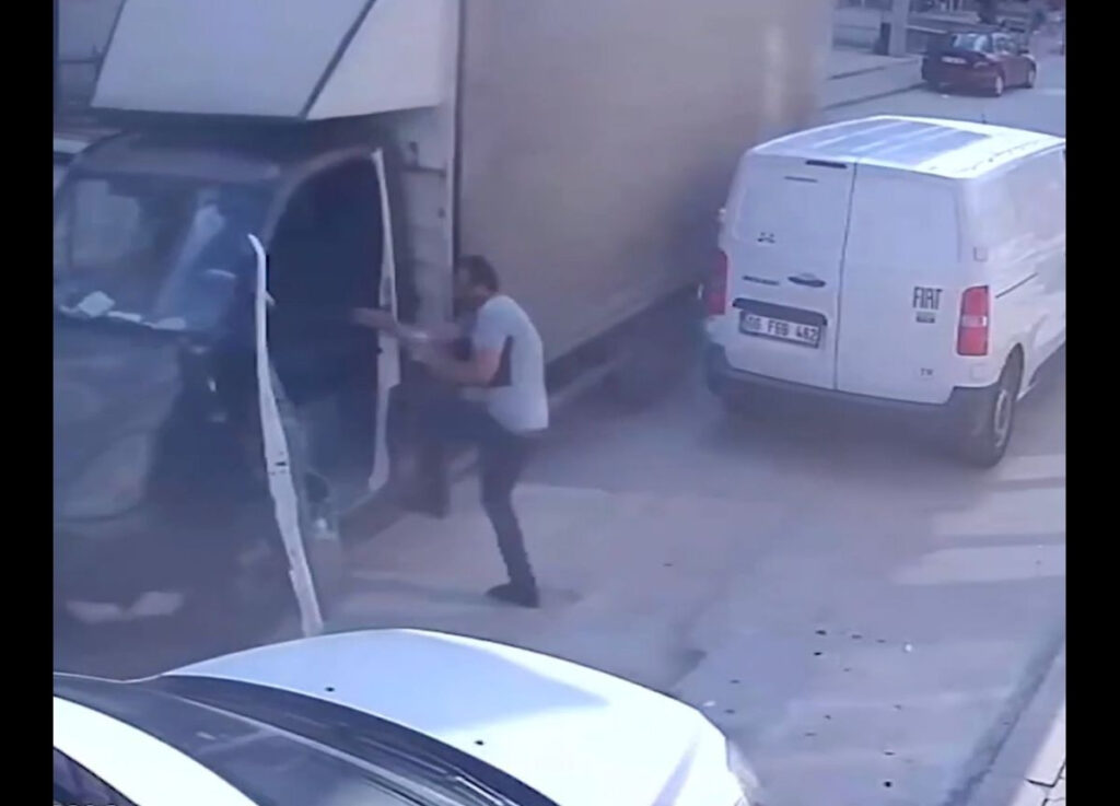 Τουρκία:  Φούρναρης στην Άγκυρα σταματά την τελευταία στιγμή φορτηγό που κυλούσε προς τα πίσω χωρίς χειρόφρενο
