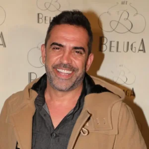 Ο παρουσιαστής Σ.Κωνσταντινίδης τα λέει «έξω από τα δόντια»: «Οι νέοι παρατάνε το πανεπιστήμιο για να ζήσουν»