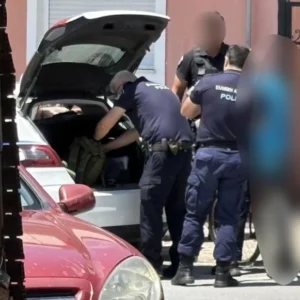 Λάρισα: Κυκλοφορούσε γυμνός μέσα στους δρόμους