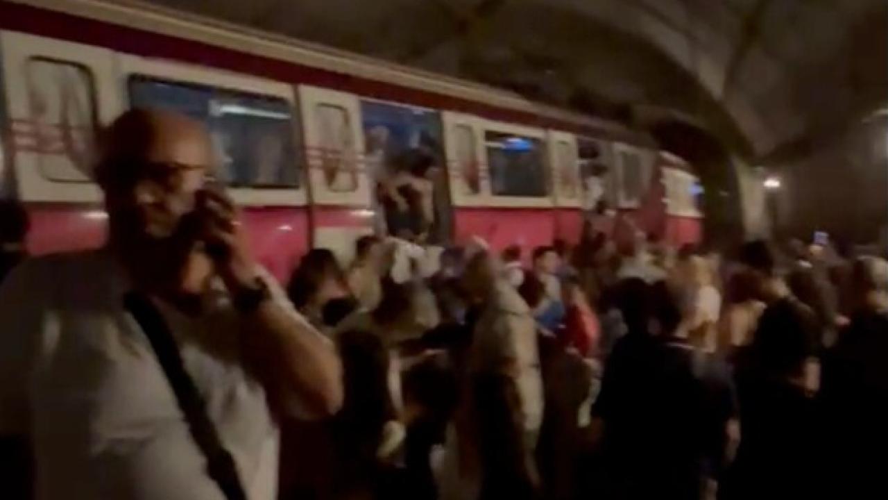 Εκτροχιάστηκε μετρό στην Κωνσταντινούπολη (βίντεο)