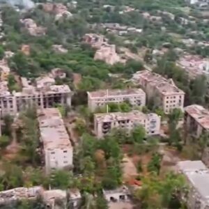 Κονσταντινόφκα: Ρωσικές σημαίες υψώνονται συνεχώς σε νέα σημεία της πόλης