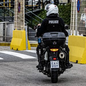 Ξεφεύγουν τα πράγματα και στα Καλάβρυτα: Άγριος καβγάς ανήλικων αλλοδαπών – Τραυματίστηκε ένας Έλληνας που επενέβη