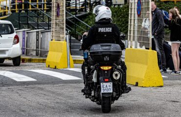 Ξεφεύγουν τα πράγματα και στα Καλάβρυτα: Άγριος καβγάς ανήλικων αλλοδαπών – Τραυματίστηκε ένας Έλληνας που επενέβη