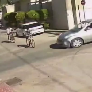 Κορωπί: Αυτοκίνητο παρέσυρε 7χρονο με το ποδήλατό του – Δείτε βίντεο