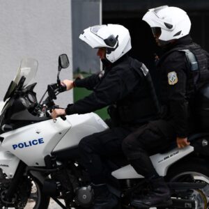 Συμμορίες ανηλίκων λήστευαν και τρομοκρατούσαν ηλικιωμένους στον ΗΣΑΠ (βίντεο)