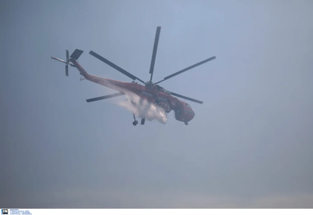 Σπάτα: Φωτιά κοντά στο αεροδρόμιο «Ελευθέριος Βενιζέλος» – Επιχειρούν και εναέρια μέσα