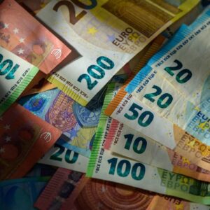Στο μικροσκόπιο της Εφορίας οι κοινοί τραπεζικοί λογαριασμοί – Μεταφορές σε συγγενείς μπορεί να είναι δωρεές!