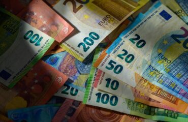 Στο μικροσκόπιο της Εφορίας οι κοινοί τραπεζικοί λογαριασμοί – Μεταφορές σε συγγενείς μπορεί να είναι δωρεές!