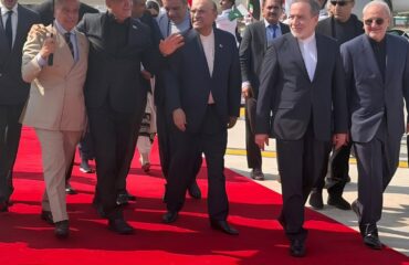 Με F-16 υποδέχθηκε τον Ιρανό πρόεδρο το Πακιστάν