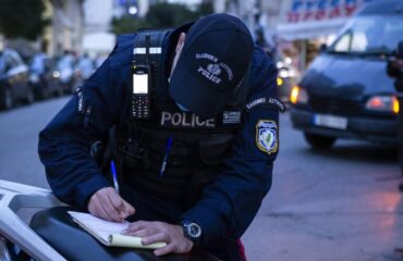 Θεσσαλονίκη: Κατηγορείται για απόπειρα ανθρωποκτονίας 29χρονη μετά τον τραυματισμό του συντρόφου της με μαχαίρι