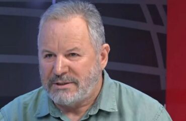 Χάρης Αθανασιάδης: Με φράση του Γουόρεν Μπάφετ εξήγησε πώς η ΕΛΑΣ στοχεύει να φορολογήσει τον πλούτο