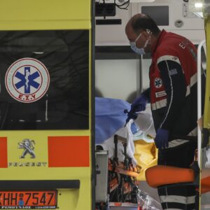 Θανατηφόρο τροχαίο στο Λαύριο: Σκοτώθηκε οδηγός αυτοκινήτου που εξετράπη της πορείας του