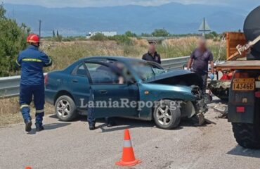 Φονικό τροχαίο στη Φθιώτιδα: Aυτοκίνητο έγινε σμπαράλια μετά από σύγκρουση με φορτηγό – Νεκρός ο οδηγός του (φωτο)