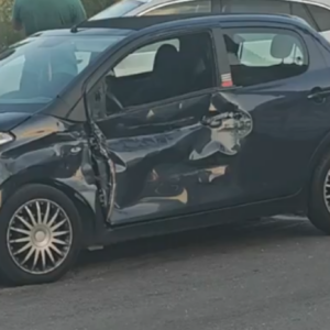 Κινηματογραφική καταδίωξη δύο Ρομά στη Βάρκιζα: Έριξαν το όχημά τους σε τρία αυτοκίνητα και διέφυγαν