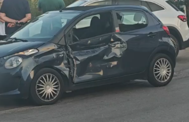 Κινηματογραφική καταδίωξη δύο Ρομά στη Βάρκιζα: Έριξαν το όχημά τους σε τρία αυτοκίνητα και διέφυγαν