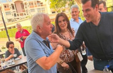 Η δυσαρέσκεια κατά της κυβέρνησης γίνεται οργή: Δείτε τι έγινε σε λαϊκή αγορά του Άργους με Πλεύρη-Ανδριανό