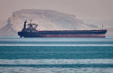 Ο ΟΗΕ «παγώνει» την επιχείρηση απομάκρυνσης πλοίων από τα Στενά του Ορμούζ μετά το χτύπημα σε εμπορικό πλοίο