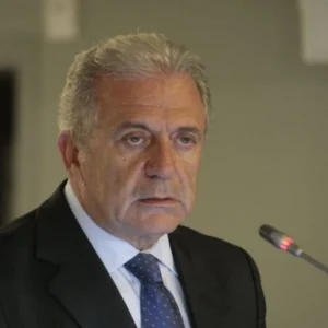 Ο Δ.Αβραμόπουλος ζητά την ακύρωση του εντάλματος σε βάρος από τον Άρειο Πάγο