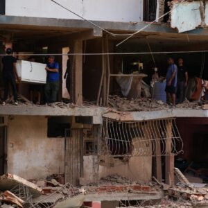 Βίντεο: Βενεζουελάνος κατέγραψε την προσπάθειά του να βγει από γκρεμισμένη έξοδο κτιρίου μετά τον σεισμό