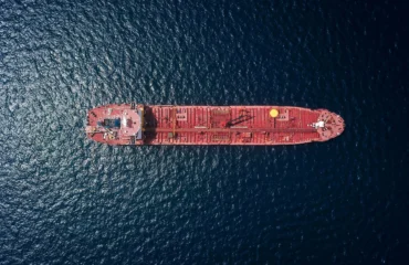 Ομάν: Δεξαμενόπλοιο κτυπήθηκε από άγνωστο βλήμα – Προκλήθηκαν ζημιές