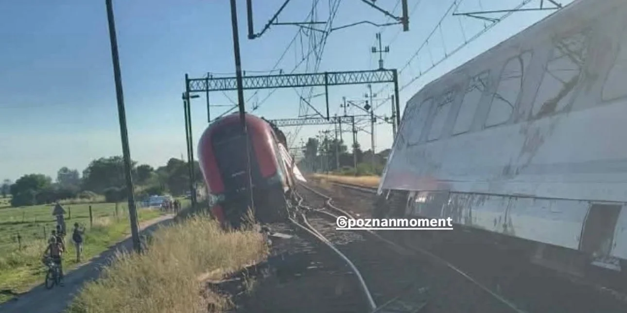 Πολωνία: Σύγκρουση επιβατικού με εμπορικό τρένο στο χωριό Bialosliwie – Τουλάχιστον δύο τραυματίες