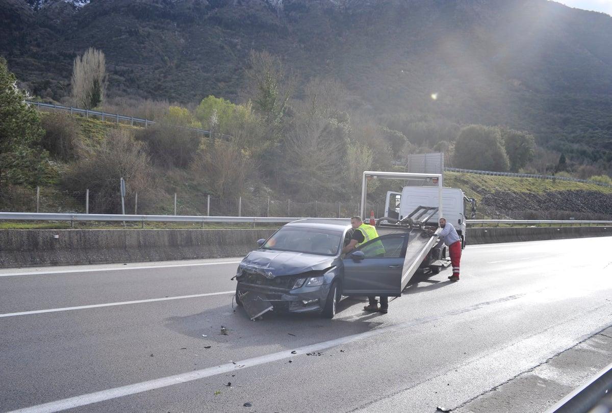 Ακόμα μία τραγωδία στην άσφαλτο: Νεκρός 50χρονος οδηγός ΙΧ μετά από σφοδρή σύγκρουση με φορτηγό στην Εγνατία Οδό