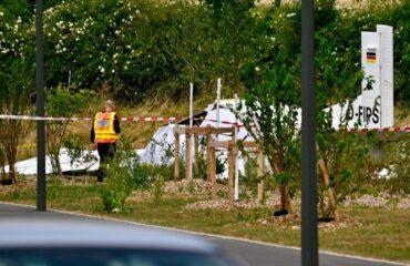 Συντριβή μικρού αεροσκάφους με αλεξιπτωτιστές σε κατοικημένη περιοχή στη Γαλλία (φώτο)