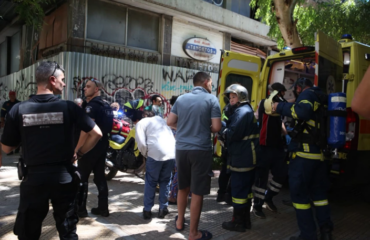 Από έκρηξη σε ηλεκτρικό πατίνι ξεκίνησε η φωτιά σε ξενοδοχείο στην Ομόνοια: Απεγκλωβίστηκαν οι ένοικοι (upd)