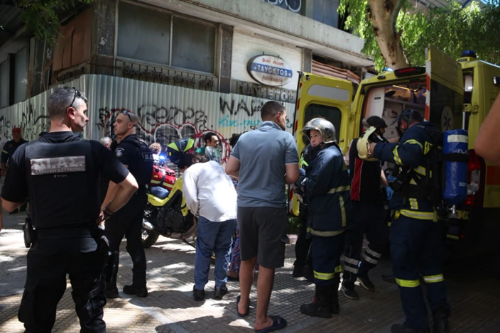 Από έκρηξη σε ηλεκτρικό πατίνι ξεκίνησε η φωτιά σε ξενοδοχείο στην Ομόνοια: Απεγκλωβίστηκαν οι ένοικοι (upd)