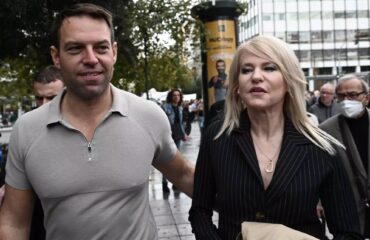H πρώτη αντίδραση του Σ.Κασσελάκη μετά την «αιφνίδια» παραίτηση της Θ.Τζάκρη από τους «Δημοκράτες»