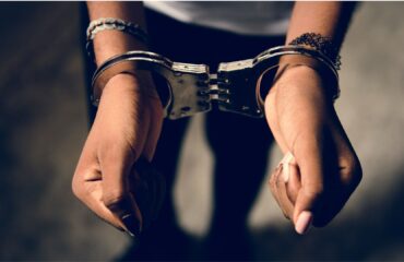 Θεσσαλονίκη: Συνελήφθη 51χρονη που λήστεψε 93χρονο έξω από την πολυκατοικία του