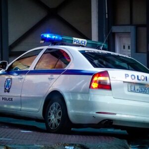 Άγριος καβγάς τριών ανδρών στη μέση του δρόμου στην Θεσσαλονίκη – Δύο στο Α.Τ. κι ένας στο νοσοκομείο