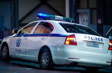 Άγριος καβγάς τριών ανδρών στη μέση του δρόμου στην Θεσσαλονίκη – Δύο στο Α.Τ. κι ένας στο νοσοκομείο