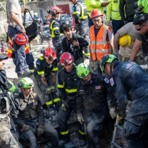 Βενεζουέλα: Συγκλονιστικές διασώσεις πέντε ημέρες μετά τους φονικούς σεισμούς (βίντεο)