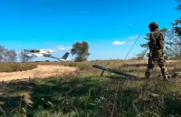 Ρώσος στρατιώτης έχασε τη ζωή του στο Ροντίνσκε προστατεύοντας πέντε αμάχους από επίθεση ουκρανικού drone! (βίντεο)