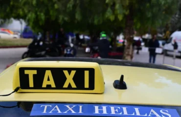Σάμος: Συνελήφθησαν τρεις οδηγοί ταξί που χρέωναν διπλή ταρίφα