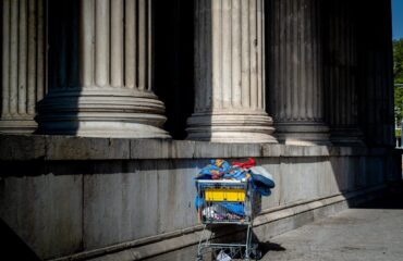 Έκθεση ΟΟΣΑ: Σε «τριτοκοσμική χώρα» μεταβάλλεται η Ελλάδα – Όλοι οι θεσμοί σε κρίση εκτός από τις Ένοπλες Δυνάμεις