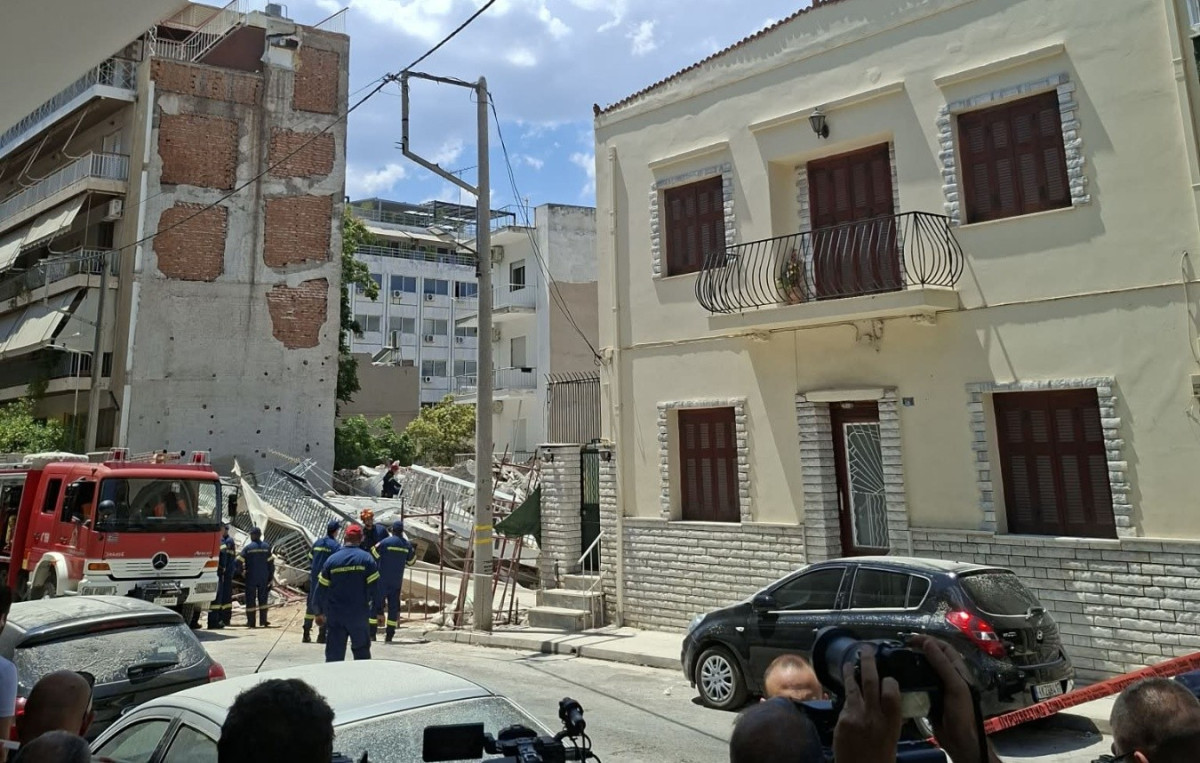 Η απάντηση που έλαβε ένοικος πριν καταρρεύσει η πολυκατοικία στα Πετράλωνα: «Και η Πίζα γέρνει αλλά δεν έχει πέσει»