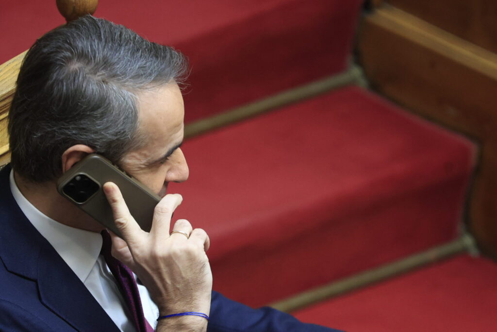 Με… ηλεκτρονική εφαρμογή θα εφοδιαστούν τα κινητά των βουλευτών της ΝΔ – Για να ενημερώνονται καλύτερα