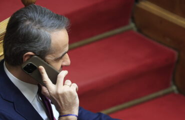 Με… ηλεκτρονική εφαρμογή θα εφοδιαστούν τα κινητά των βουλευτών της ΝΔ – Για να ενημερώνονται καλύτερα