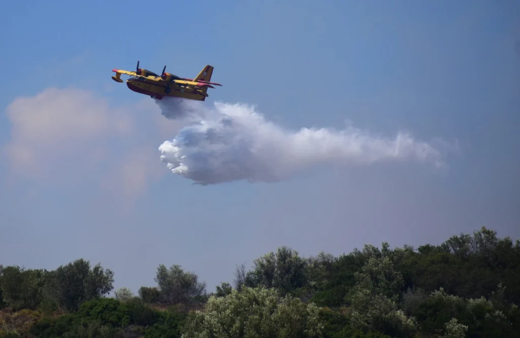 Φωτιά σε αγροτοδασική έκταση στην Άρτα: Προειδοποιητικό μήνυμα στους κατοίκους στον Άγιο Σπυρίδωνα