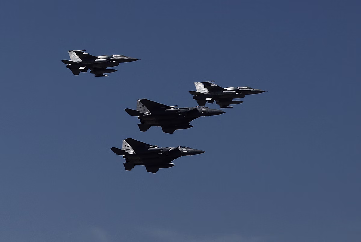 Εντυπωσιακές διελεύσεις μαχητικών αεροσκαφών σήμερα στην Αττική για την ορκωμοσία των νέων Ικάρων