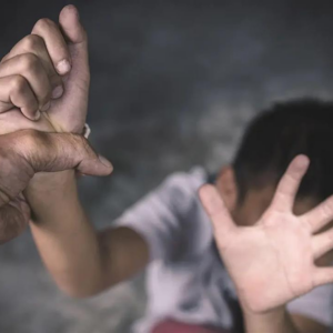 Ηράκλειο: Συνελήφθη 58χρονος που αποπειράθηκε να πνίξει με μαξιλάρι 8χρονο