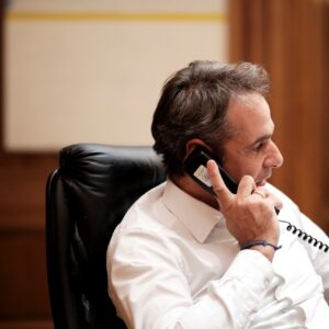 ΠΑΣΟΚ σε Κ.Μητσοτάκη: «Τον κ. Ντόκο θα συμβουλευτείτε όταν σηκώσετε το τηλέφωνο στις 3 το πρωί;»
