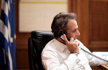 ΠΑΣΟΚ σε Κ.Μητσοτάκη: «Τον κ. Ντόκο θα συμβουλευτείτε όταν σηκώσετε το τηλέφωνο στις 3 το πρωί;»