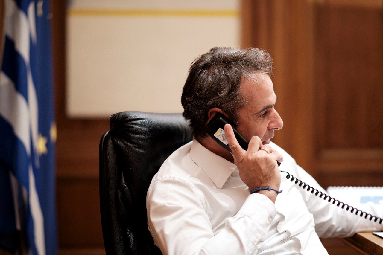 ΠΑΣΟΚ σε Κ.Μητσοτάκη: «Τον κ. Ντόκο θα συμβουλευτείτε όταν σηκώσετε το τηλέφωνο στις 3 το πρωί;»