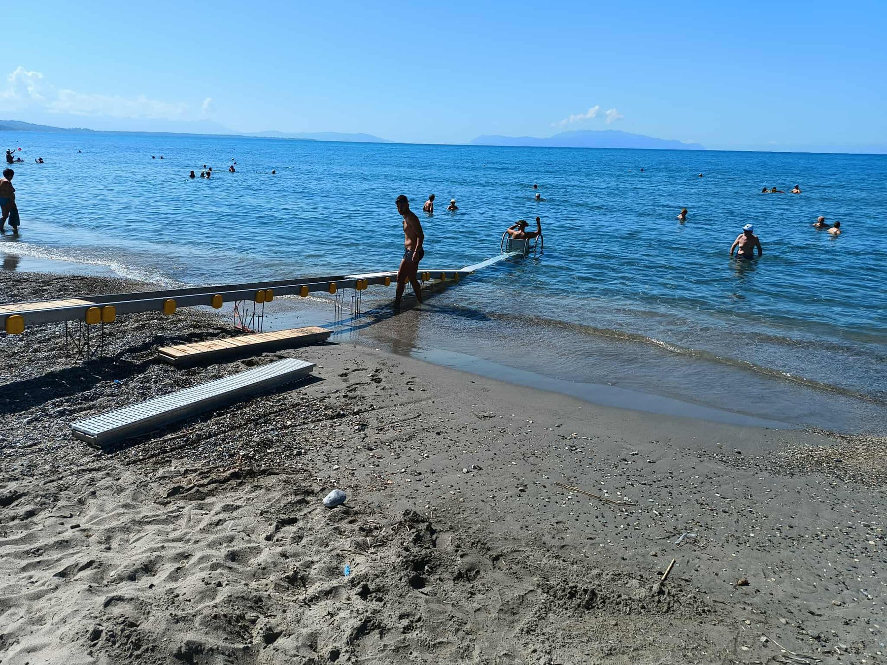 Σοβαρός τραυματισμός 7χρονου που έπαιζε σε μπάρα ΑμεΑ σε παραλία της Αμφιλοχίας